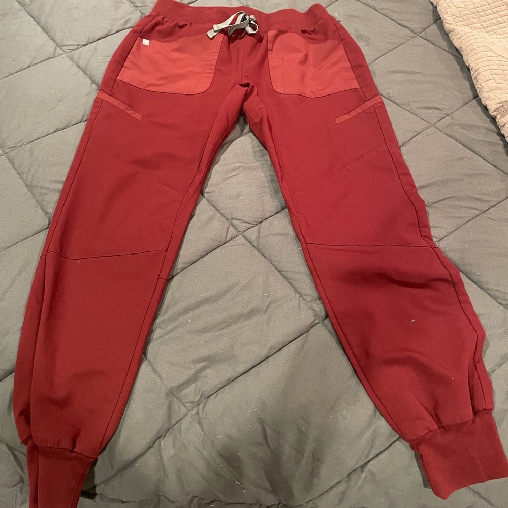 Figs Ltd. Ed. Women’s Maua Jogger Scrub Pants, Size: S, Color: Maroon (Two Tone)